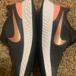 Nike Revolution 5